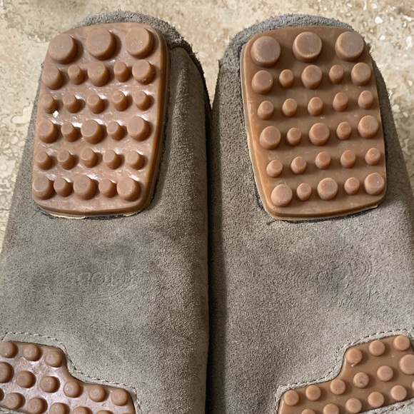 Tods suede moc style driving shoe in moss green. - Picture 5 of 7